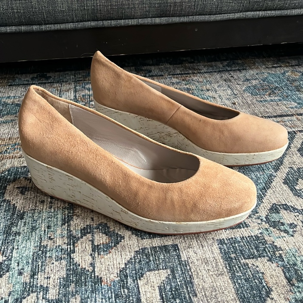 Jacques Levine - Tan Wedge